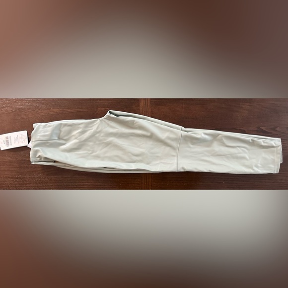 *Closet clear out* Fabletics faux leather leggings - Picture 4 of 8